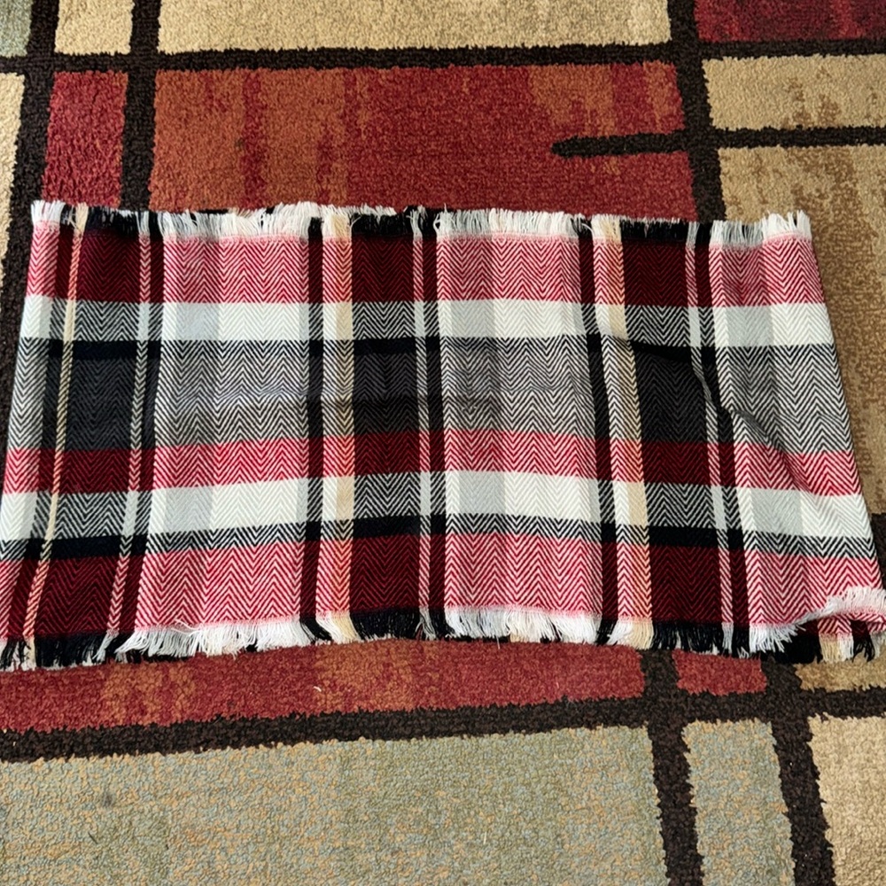 Scarf - Picture 2 of 3